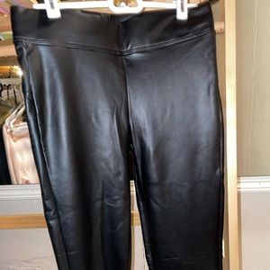 Fashion Nova Black Faux Leather Leggings (Women’s Small)